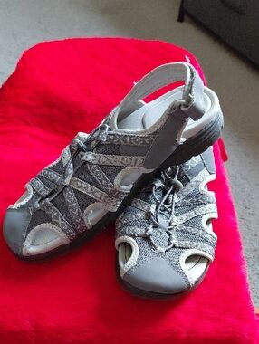 Mountrek Women's Pink and Gray Athletic Sandal